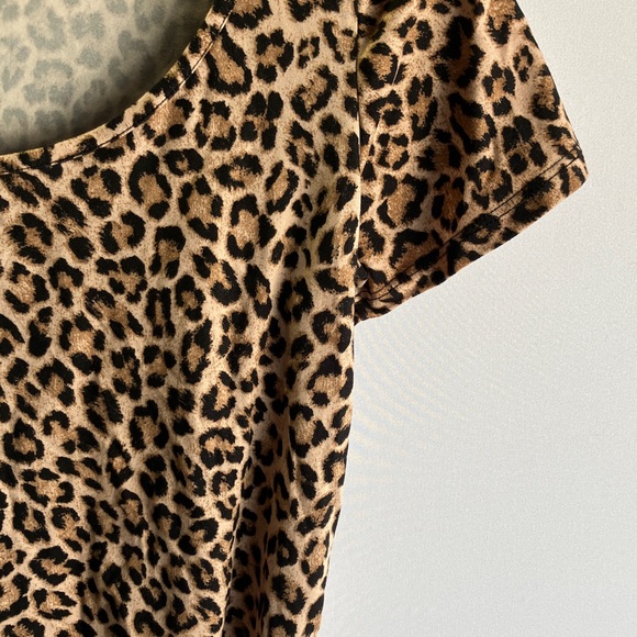 Vibe Animal Print Cut-Out Crop Top - Picture 3 of 6
